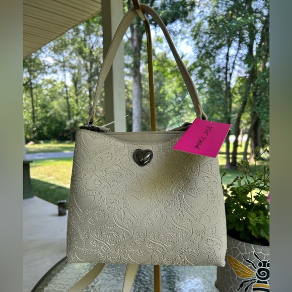 NWT- BETSY JOHNSON Chic Embossed Crossbody Bag in Cream Hearts/skulls❤️ - Picture 1 of 9